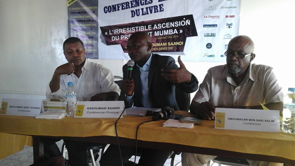 image Assoumani Saandi en tournée pour la promotion de son dernier livre